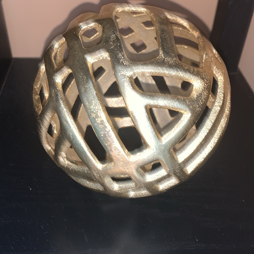 Scott living gold metal sculpture - Picture 3 of 5